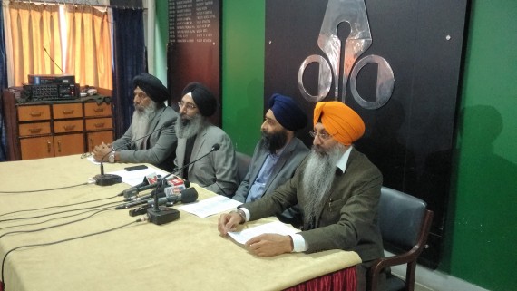 ਉੱਤਰੀ ਅਮਰੀਕਾ ਤੋਂ ਆਏ ਸਿੱਖ ਪ੍ਰਤੀਨਿਧੀ ਪੱਤਰਕਾਰਾਂ ਨਾਲ ਗੱਲਬਾਤ ਕਰਦੇ ਹੋਏ