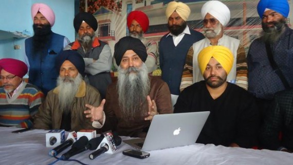 ਭਾਈ ਬਲਦੀਪ ਸਿੰਘ ਦੇ ਨਾਲ ਮਨਜੀਤ ਸਿੰਘ ਅਤੇ ਆਮ ਆਦਮੀ ਵਲੰਟੀਅਰ ਫਰੰਟ ਦੇ ਕਾਰਕੁੰਨ