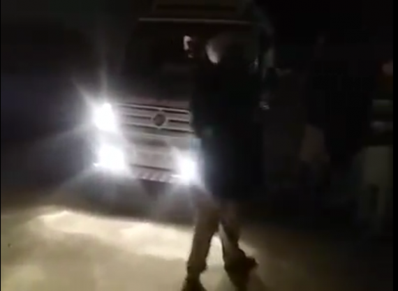 ਸੂਰਤ ਸਿੰਘ ਨੂੰ ਘਰ ਤੋਂ ਚੁੱਕਦੀ ਹੋਈ ਪੰਜਾਬ ਪੁਲਿਸ