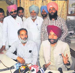 12204CD-_JAGMEET-BRAR-DURIN-PRS-CNFRNC-AT-PATIALA
