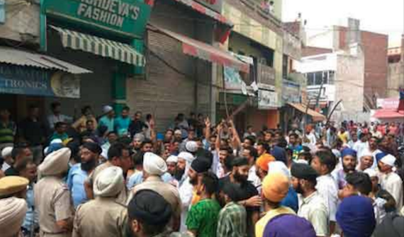 Clashes-in-Phagwara-after-Shiv-Sena-activists-tried-to-attack-mosque