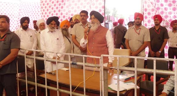ਸ਼ਹਿਣਾ ਚ ਸੰਗਤ ਦਰਸ਼ਨ ਨੂੰ ਸੰਬੋਧਨ ਕਰਦੇ ਹੋਏ ਮੁੱਖ ਮੰਤਰੀ ਪ੍ਰਕਾਸ਼ ਸਿੰਘ ਬਾਦਲ 
