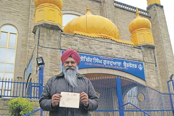ਗੁਰਦੁਆਰਾ ਸਾਹਿਬ ਦੇ ਮੁੱਖ ਸੇਵਾਦਾਰ ਸ. ਰਣਬੀਰ ਸਿੰਘ ਰਾਏ ਘਟਨਾ ਦੀ ਜਾਣਕਾਰੀ ਦਿੰਦੇ ਹੋਏ