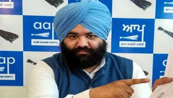 ਸਾਬਕਾ ਕਨਵੀਨਰ ਸੁੱਚਾ ਸਿੰਘ ਛੋਟੇਪੁਰ ਵਲੋਂ ਲਾਏ ਗਏ ਦੋਸ਼ਾਂ ਦਾ ਜਵਾਬ ਦਿੰਦੇ ਹੋਏ 'ਆਪ' ਦੇ ਲੀਗਲ ਸੈਲ ਦੇ ਮੁਖੀ ਹਿੰਮਤ ਸਿੰਘ ਸ਼ੇਰਗਿਲ