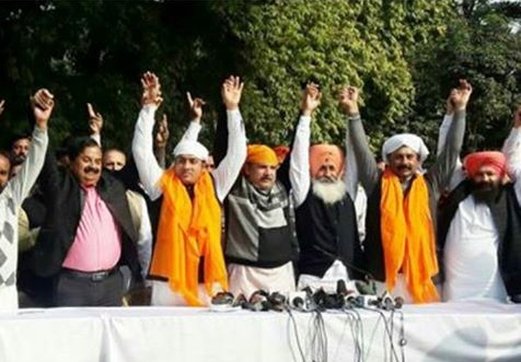'ਆਪ' ਅਤੇ ਲੋਕ ਇਨਸਾਫ ਪਾਰਟੀ ਦੇ ਆਗੂ ਦੋ ਹੋਰ ਉਮੀਦਵਾਰਾਂ ਦੇ ਨਾਵਾਂ ਦੇ ਐਲਾਨ ਵੇਲੇ ਏਕਤਾ ਦਾ ਪ੍ਰਗਟਾਵਾ ਕਰਦੇ ਹੋਏ