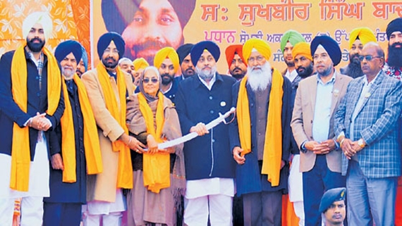 "ਗਿਲੇ ਸ਼ਿਕਵੇ" ਦੂਰ ਕਰਕੇ ਬਰਨਾਲਾ ਪਰਿਵਾਰ ਦੇ ਬਾਦਲ ਦਲ 'ਚ ਸ਼ਾਮਲ ਹੋਣ ਦਾ ਦ੍ਰਿਸ਼