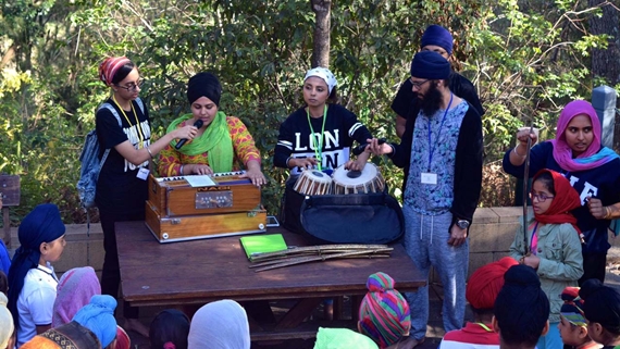 ਸਿਡਨੀ ਵਿੱਚ ਲੱਗੇ ਕੈਂਪ ਦੌਰਾਨ ਬੱਚੇ ਕਥਾ-ਕੀਰਤਨ ਕਰਦੇ ਹੋਏ
