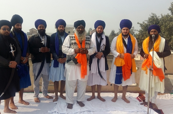 ਸ਼ਹੀਦ ਭਾਈ ਗੁਰਸਾਹਿਬ ਸਿੰਘ ਦੇ ਭਰਾ ਭਾਈ ਜੱਸਾ ਸਿੰਘ ਮੰਡਿਆਲਾ ਨੂੰ ਸਨਮਾਨਤ ਕਰਦੇ ਹੋਏ ਭਾਈ ਬਲਵੰਤ ਸਿੰਘ ਗੋਪਾਲਾ ਅਤੇ ਭਾਈ ਰਣਜੀਤ ਸਿੰਘ ਦਮਦਮੀ ਟਕਸਾਲ