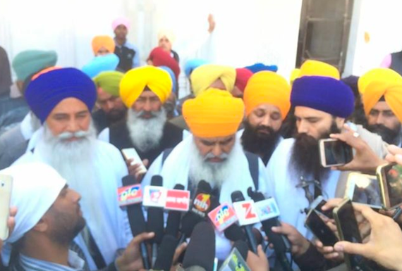 ਕਾਰਜਕਾਰੀ ਜਥੇਦਾਰ: ਭਾਈ ਧਿਆਨ ਸਿੰਘ ਮੰਡ (ਵਿਚਕਾਰ), ਭਾਈ ਬਲਜੀਤ ਸਿੰਘ ਦਾਦੂਵਾਲ (ਖੱਬੇ) ਅਤੇ ਭਾਈ ਅਮਰੀਕ ਸਿੰਘ ਅਜਨਾਲਾ (ਸੱਜੇ)