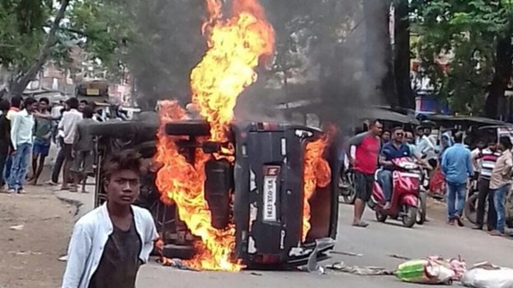 jharkhand aliuddin burning car