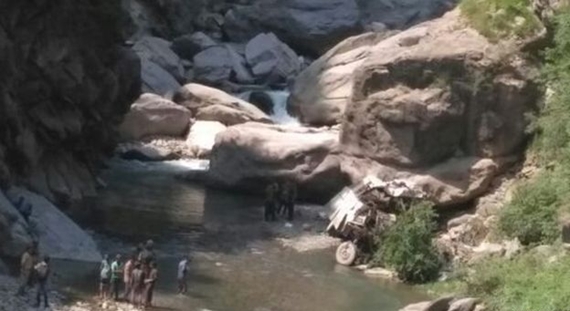 Amarnath Yatris bus fall photos by takseen ahmed