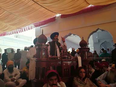 ਨਨਕਾਣਾ ਸਾਹਿਬ ਵਿਖੇ ਗੁਰਪੁਰਬ ਨੂੰ ਸਮਰਪਿਤ ਸਮਾਗਮ ਦੌਰਾਨ ਸੰਬੋਧਨ ਕਰਦਾ ਹੋਇਆ ਸਿੱਖ ਆਗੂ