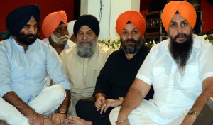 ਸਮਾਗਮ ਦੌਰਾਨ ਮੰਚ 'ਤੇ ਬੈਠੇ ਮਨਜਿੰਦਰ ਸਿੰਘ ਸਰਸਾ, ਡਾ. ਜਸਪਾਲ ਸਿੰਘ, ਮਨਜੀਤ ਸਿੰਘ ਜੀਕੇ