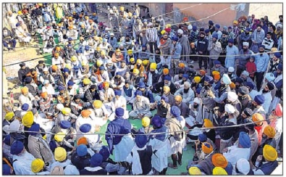 Sikhs-gather-at-village-Jodhpur-Tarn-Taran-20141202