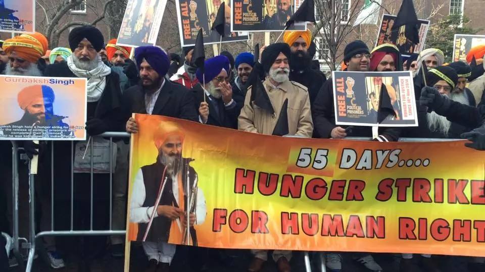 ਨਿਊਯਾਰਕ ਦੀਆਂ ਸੰਗਤਾਂ ਬੰਦੀ ਸਿੰਘਾਂ ਦੀ ਰਿਹਾਈ ਲਈ ਰੋਸ ਮੁਜ਼ਾਹਰਾ ਕਰਦੀਆਂ ਹੋਈਆਂ